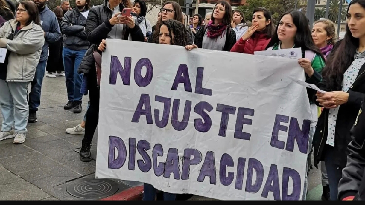 Ni víctimas pasivas ni objetos de caridad: las personas con discapacidad marchan por una Ley de Emergencia que garantice derechos