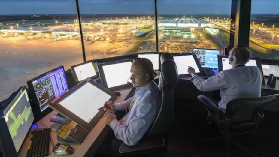 Los controladores aéreos preparan paros para las vacaciones de invierno