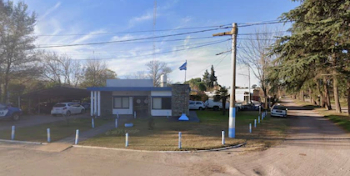 Encontraron el cuerpo de una joven debajo de su cama en Córdoba: su madre convivió por días con el cadáver