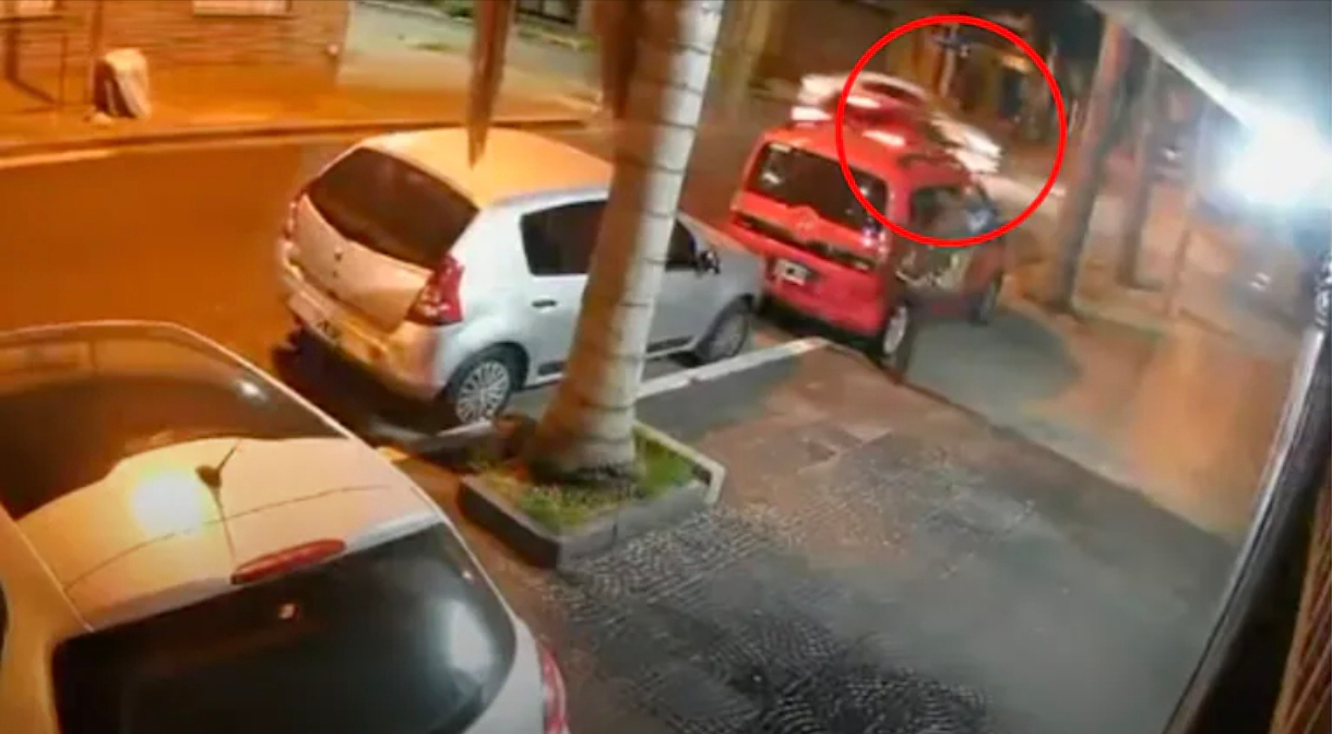 Cuatro ladrones le robaron casi un millón de pesos a un jubilado y chocaron mientras escapaban de la Policía