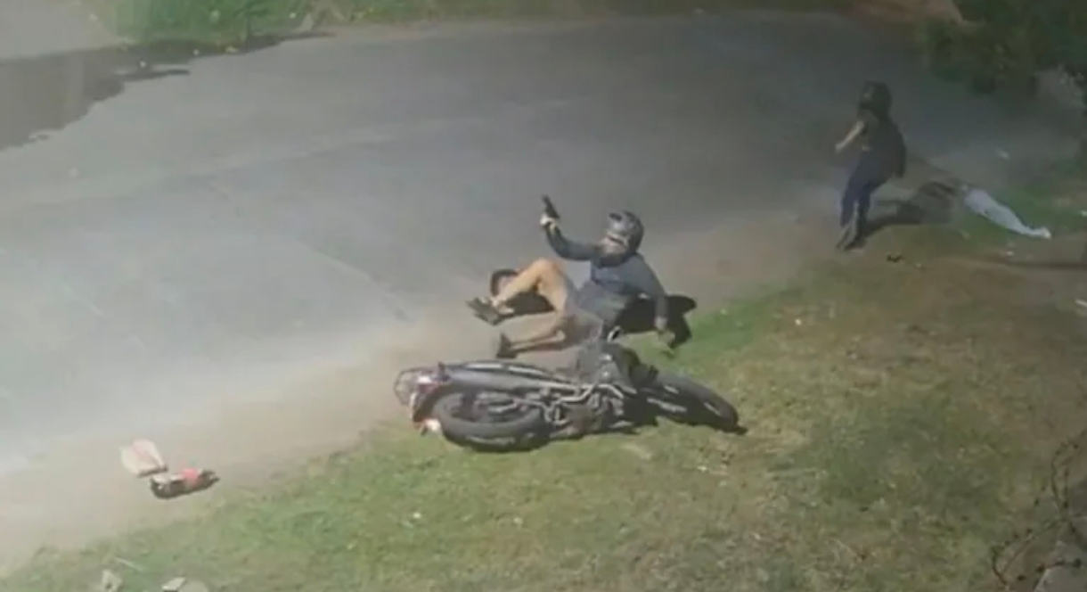 Un policía de civil iba en moto con su hija y mató a un delincuente que quiso asaltarlos