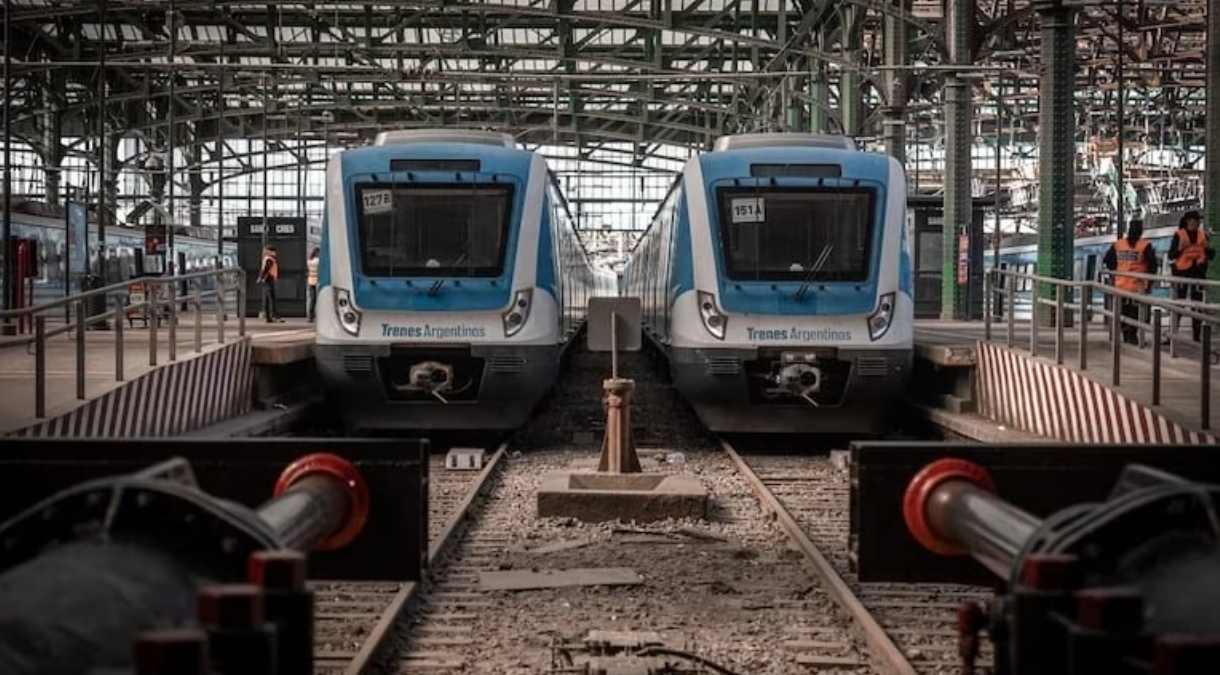 Temporal en el AMBA: decretaron alerta roja en Aeroparque y Ezeiza, mientras los trenes circulan con demoras