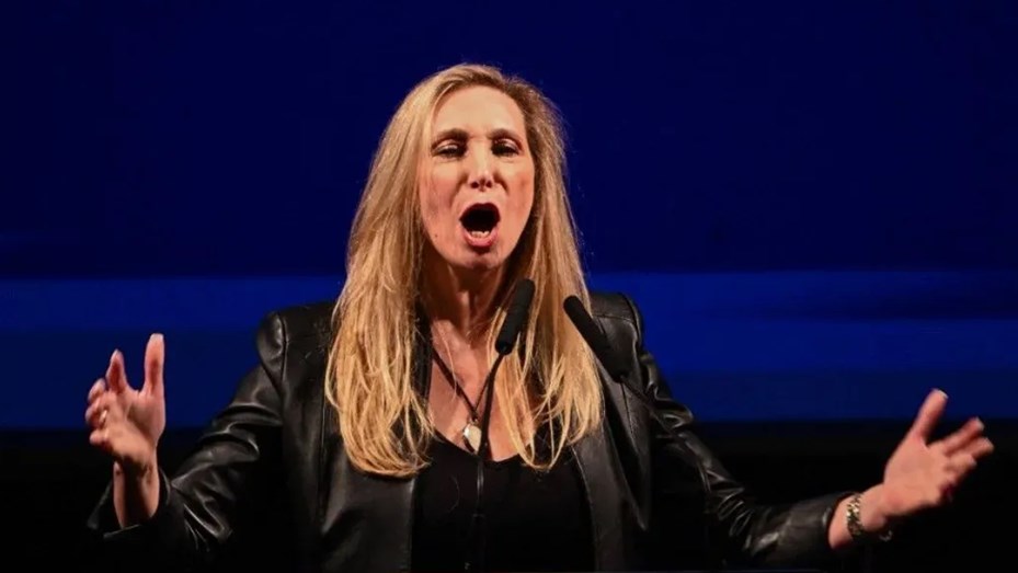 Karina Milei y Luis Caputo encabezan un acto de afiliación a LLA