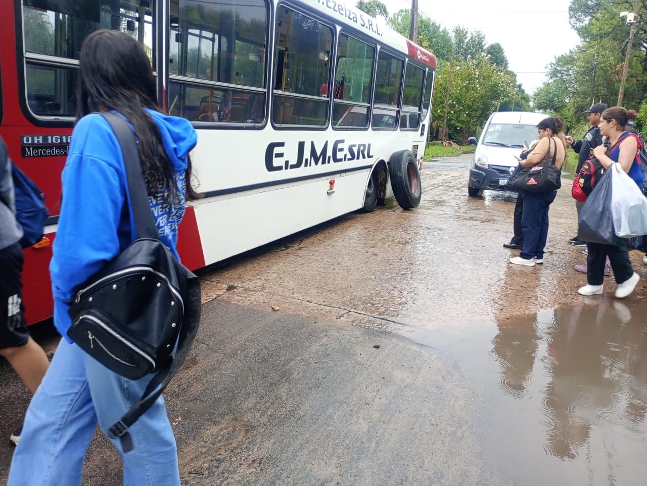 Susto de pasajeros en la línea 518 en Sol de Oro tras un desperfecto técnico