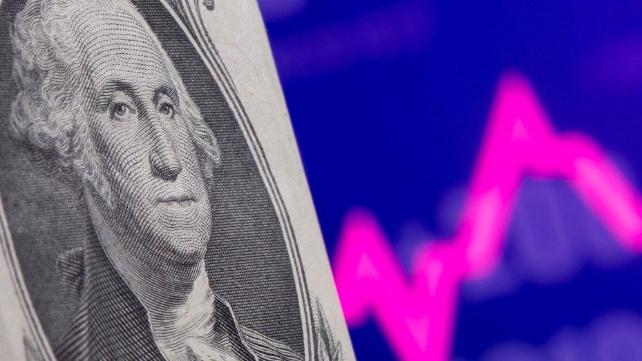 El dólar blue y el MEP vuelven a caer: amagan con perforar el piso de los mil pesos