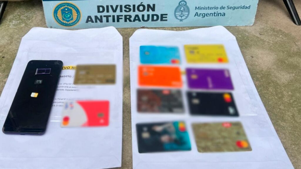 Cayó una banda dedicada a las estafas: allanamientos en Avellaneda, Ezeiza y Lanús