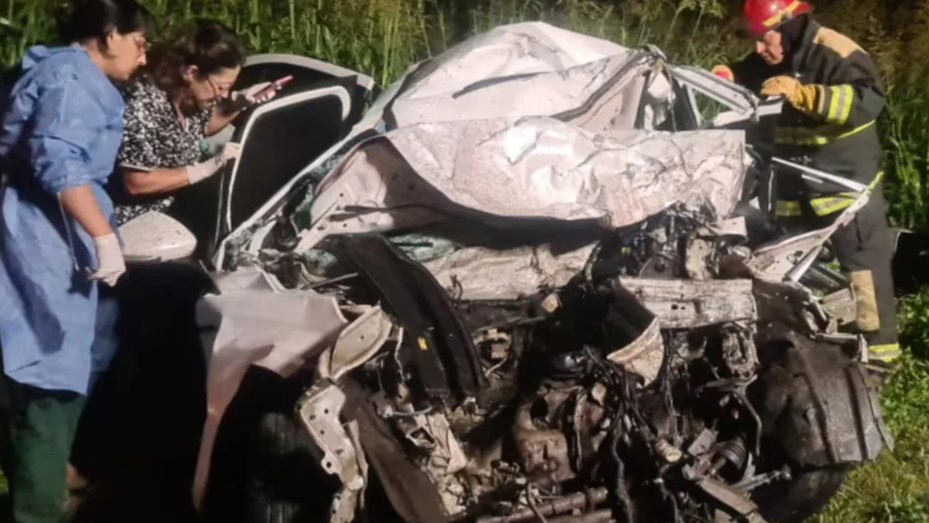 Choque fatal entre un micro y un auto: ascienden a tres los muertos en Córdoba