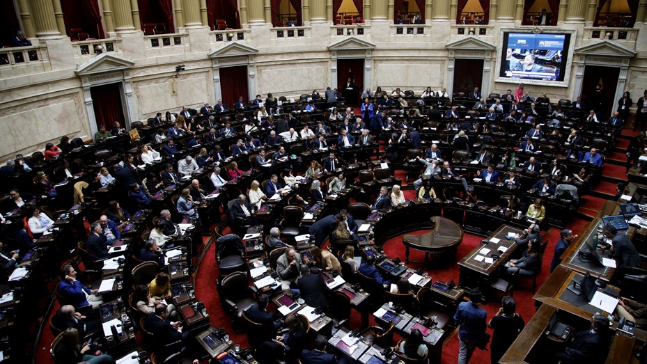El Congreso debate el DNU que habilita al Gobierno cerrar un nuevo acuerdo con el FMI