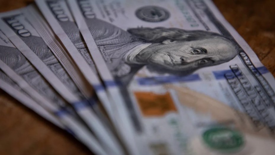 En medio de la discusión por el acuerdo con el FMI, suben las cotizaciones del blue y los financieros
