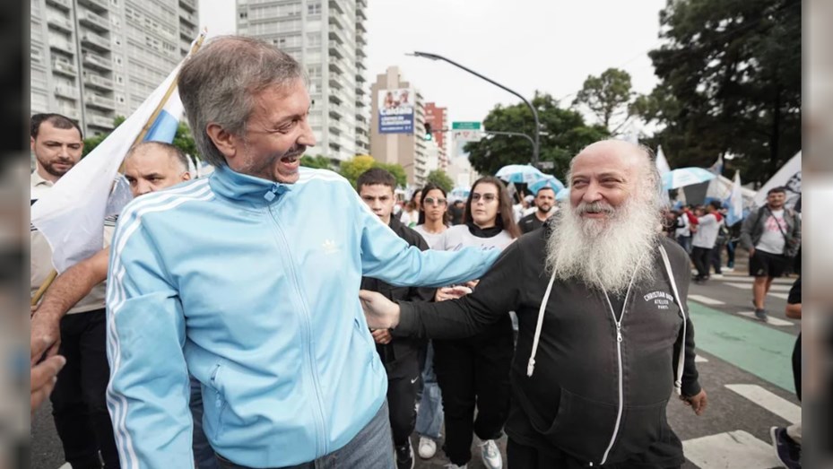 La Cámpora marcha desde la ex ESMA a Plaza de Mayo, con Máximo Kirchner a la cabeza