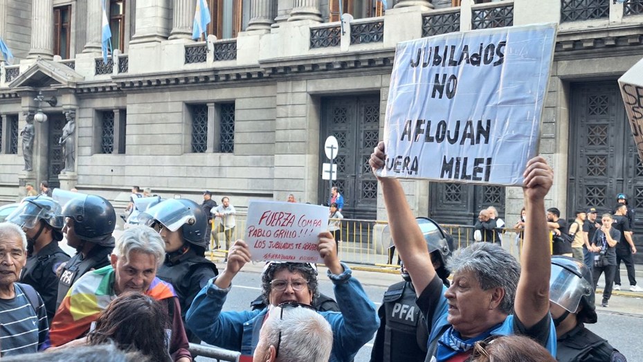 Congreso: tensión en la marcha de los jubilados