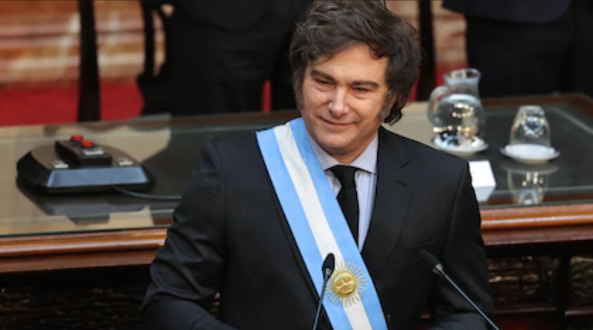 El Gobierno enfrenta sus días más difíciles por el desplome de los mercados y la ofensiva del kirchnerismo y los gremios
