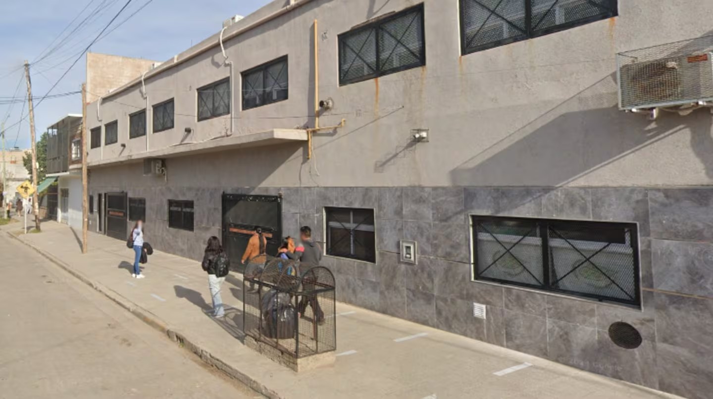 Una adolescente de 14 años apuñaló con una navaja a una compañera de colegio en Laferrere