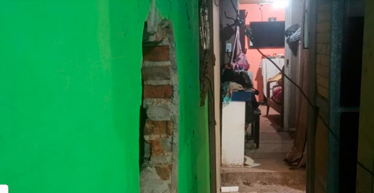 Una familia de La Matanza hizo un boquete en la pared del vecino para robarle y terminaron todos detenidos