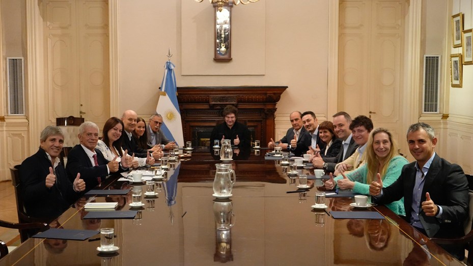 Milei encabezó una reunión de Gabinete en plena jornada de paro nacional