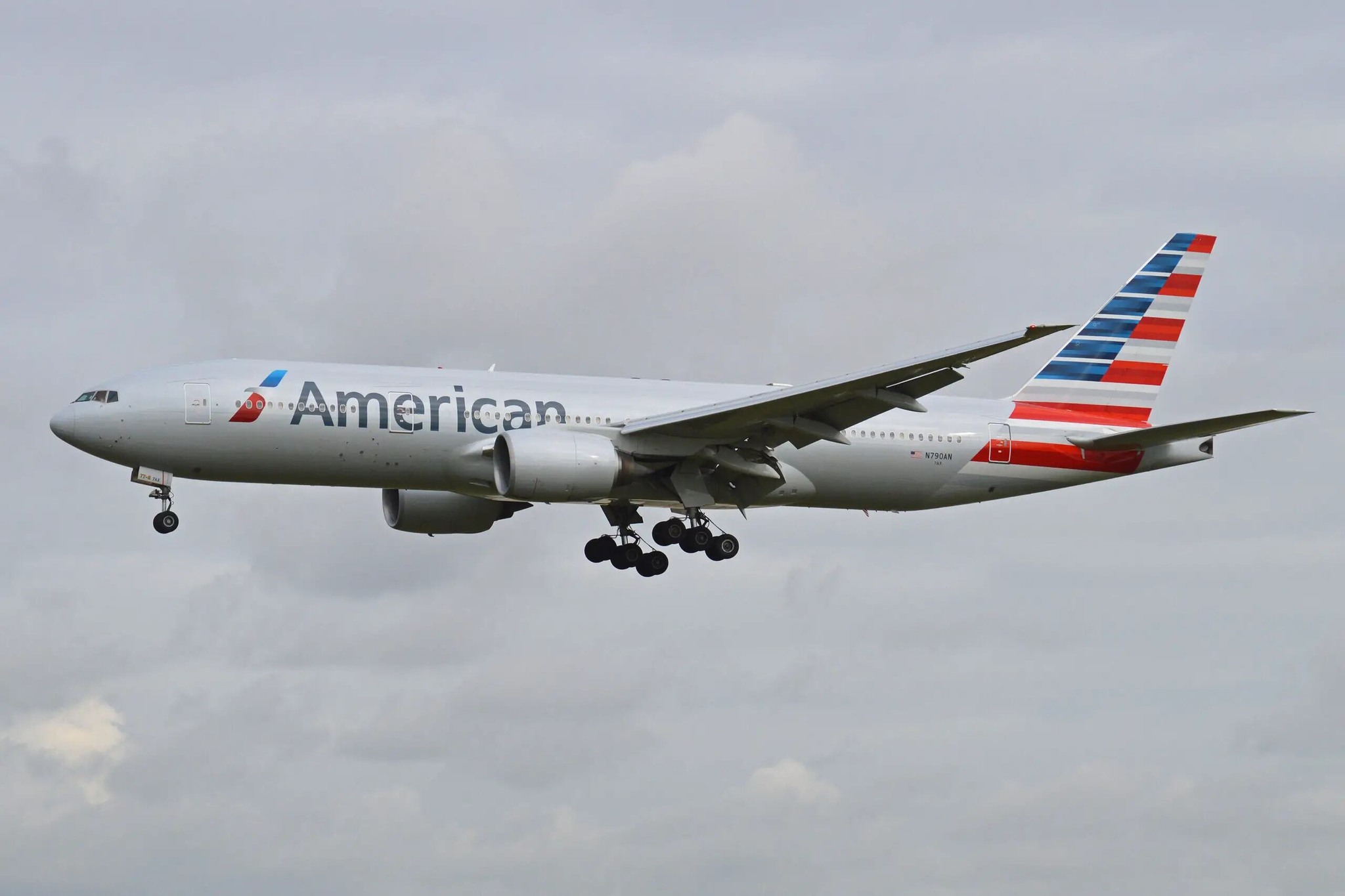 Un avión que iba a Miami se declaró en emergencia por olor a humo en la cabina y regresó a Ezeiza