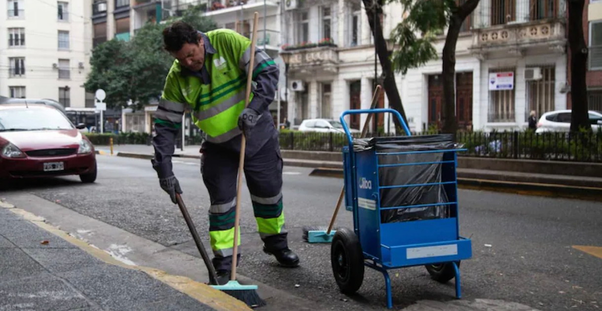 Cuánto cobra un barrendero en Buenos Aires en abril de 2025