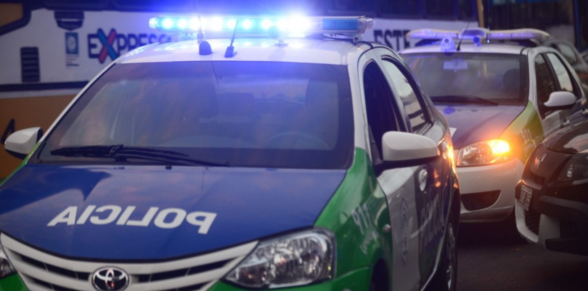 Un delincuente se hizo pasar por cliente, robó una panadería y abusó una empleada en La Plata