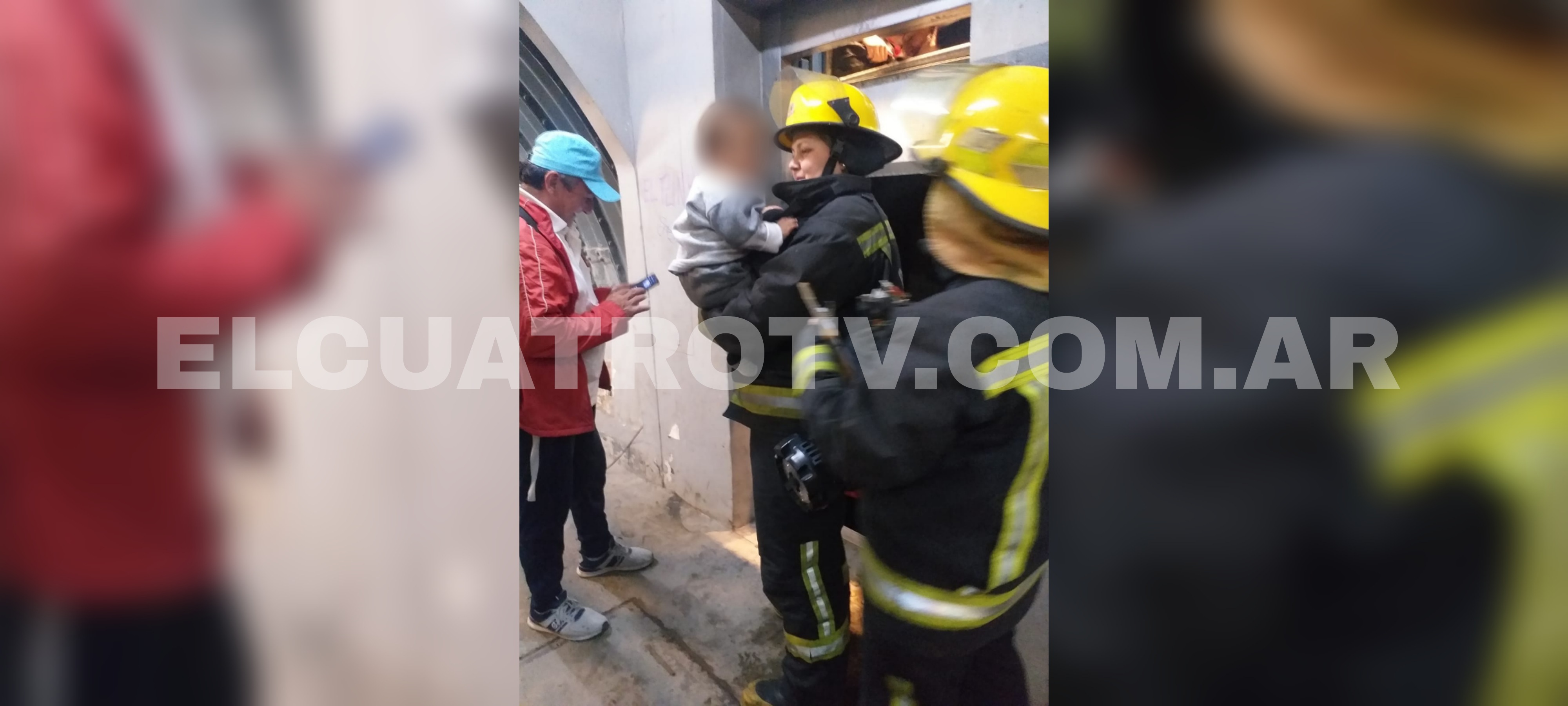 Desesperación en Ezeiza se trabó el ascensor en la estación de trenes y hay persona atrapadas