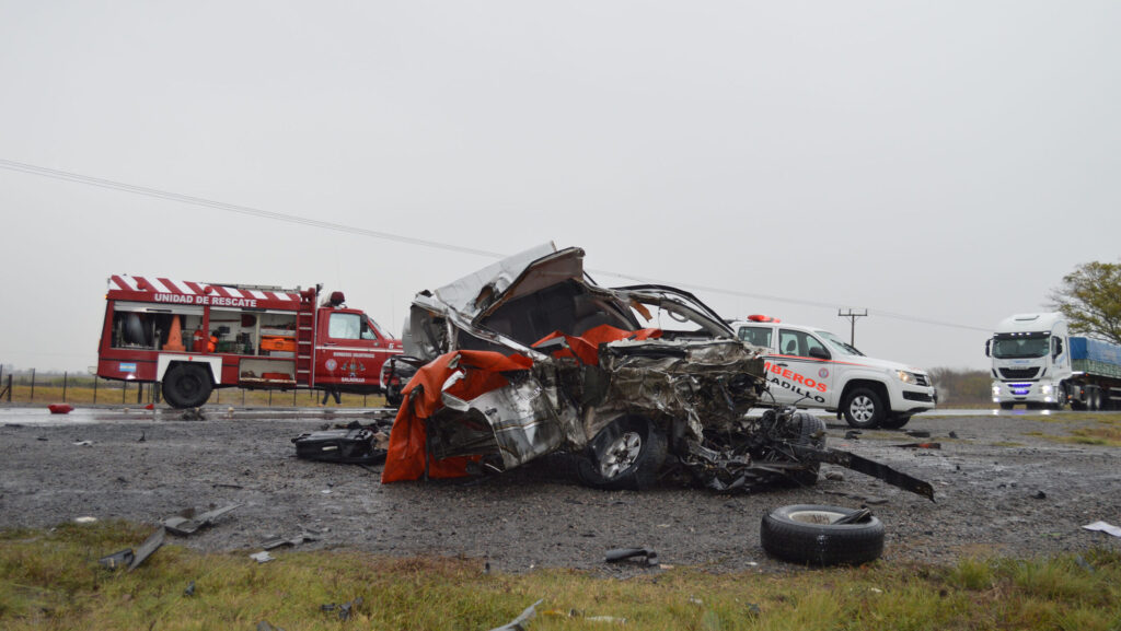 Dos personas fallecieron en un choque frontal en la ruta 51