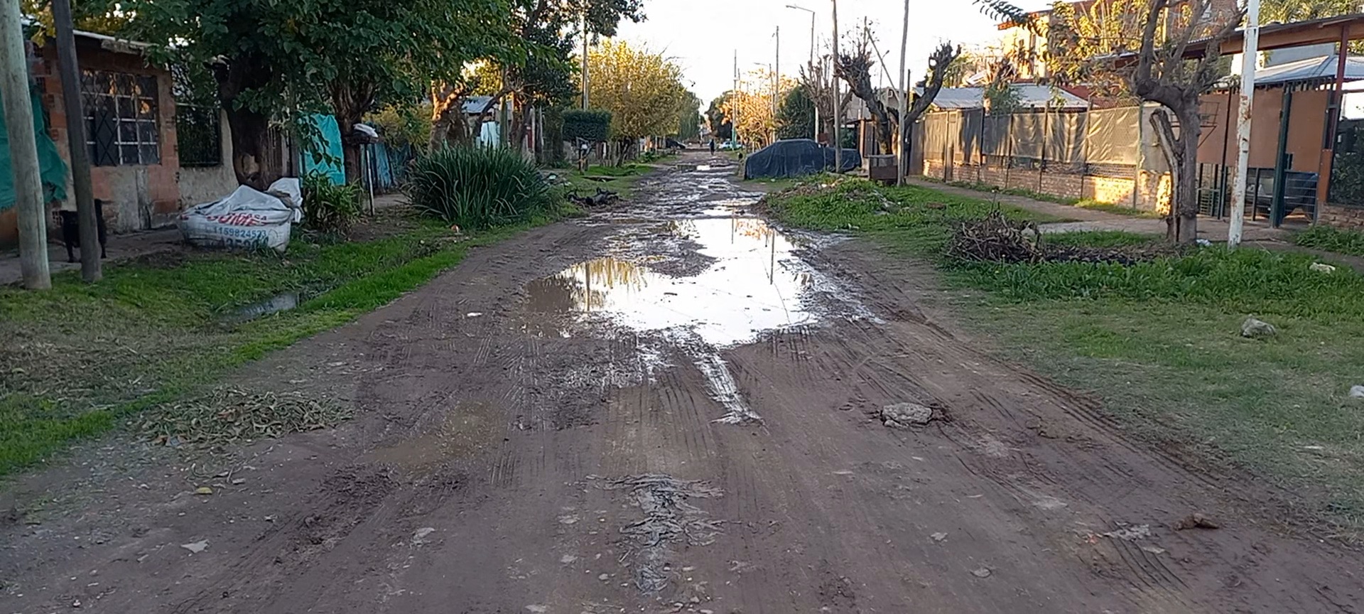 El abandono total de las calles y la falta de seguridad en un barrio Sol y Verde partido de José C Paz