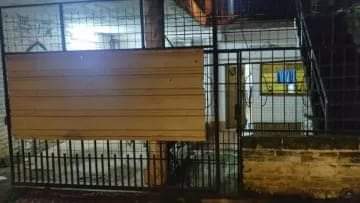 Tras discusión, jubilado de 72 años apuñaló en el cuello a su ex pareja de 32 y se ahorcó