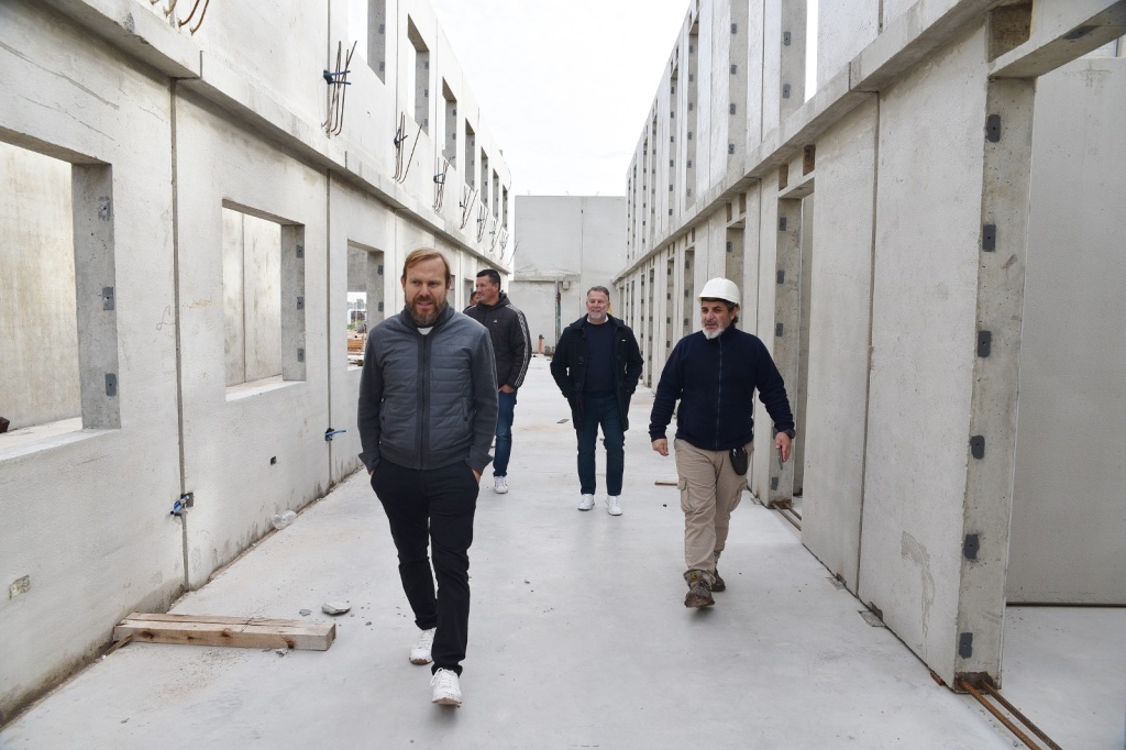 Gastón Granados recorre las obras de la nueva alcaidía en Tristán Suárez