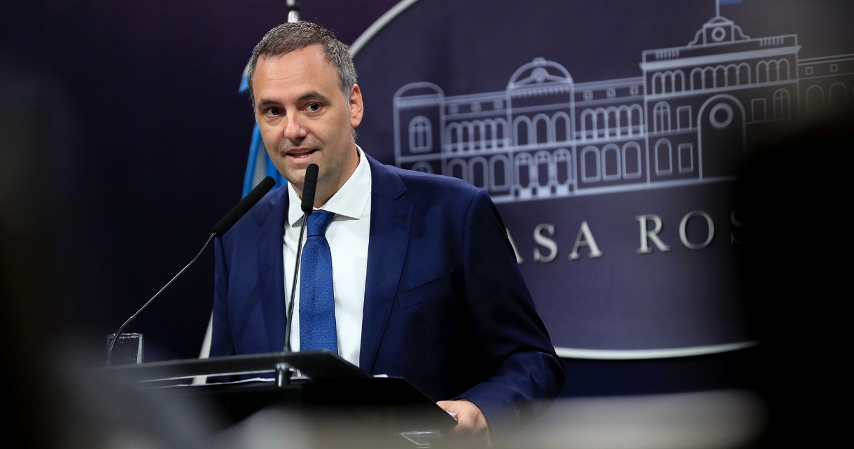 El Gobierno anunció que los presos no podrán tener celulares ni ser beneficiarios de planes sociales