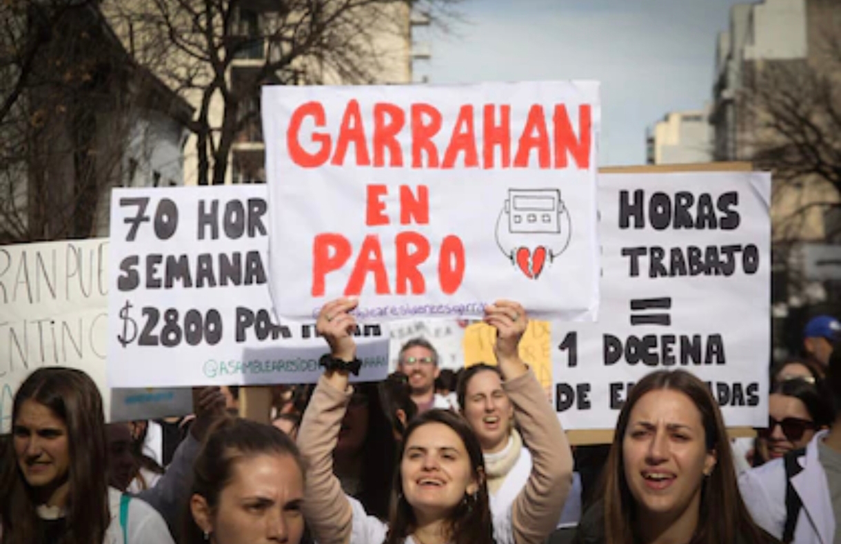 Garrahan: el Gobierno relativiza el conflicto salarial con médicos y residentes y evalúa un plus por productividad