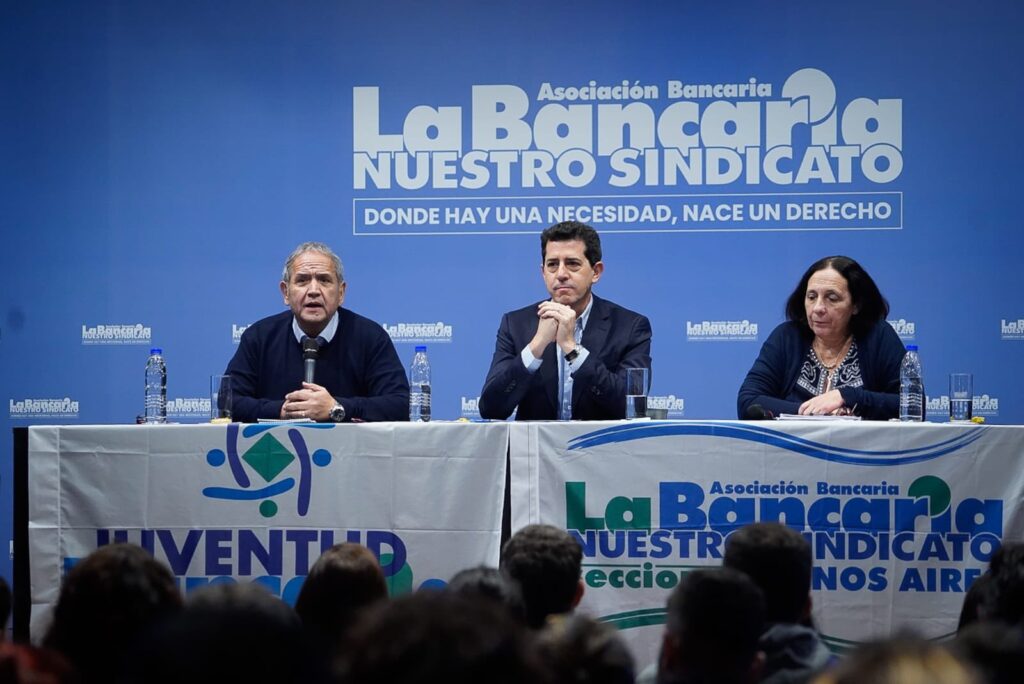 De Pedro visitó la Bancarias y recordó los acuerdos políticos que se lograron en pandemia