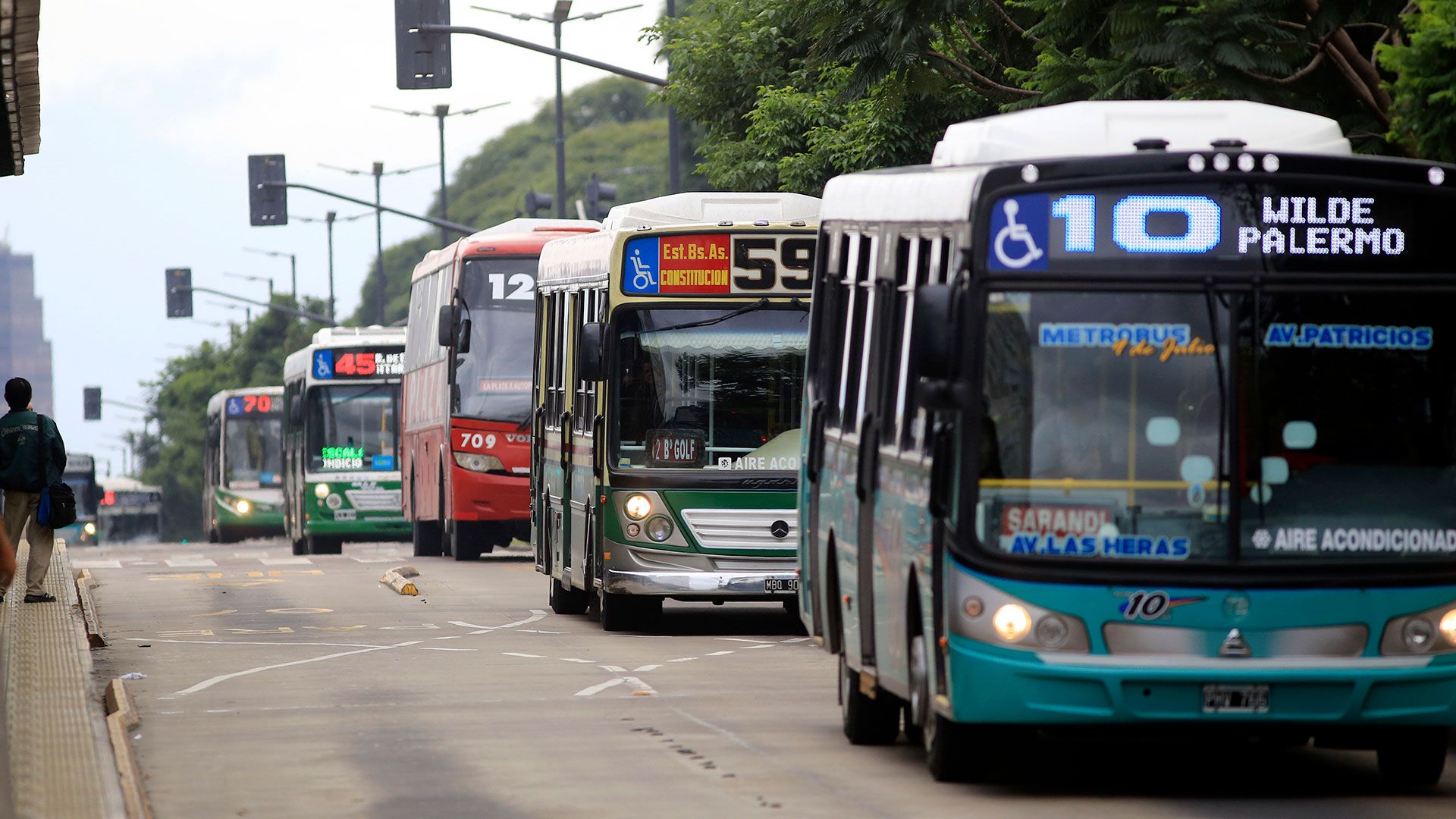 No hubo acuerdo entre el Gobierno y la UTA. desde la medianoche habrá paro nacional de colectivos