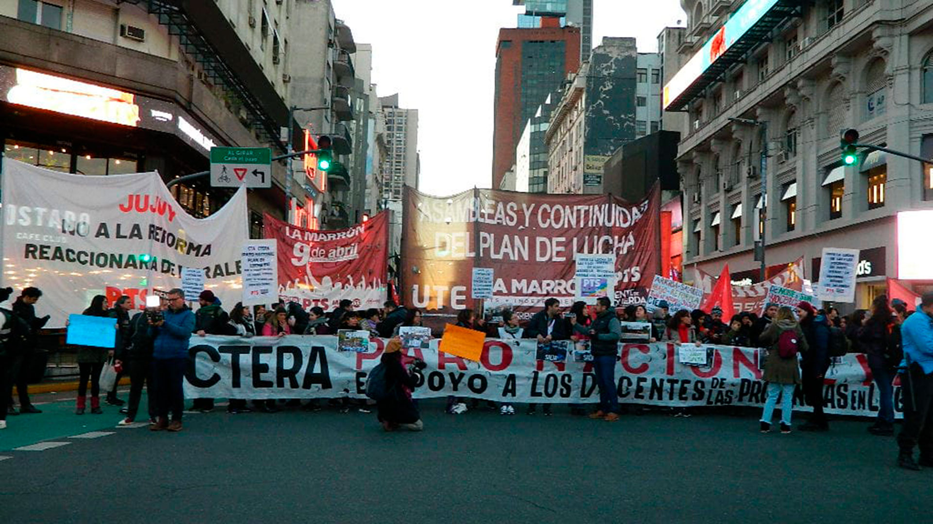 Gremios docentes paran y se movilizan por la represión en Jujuy