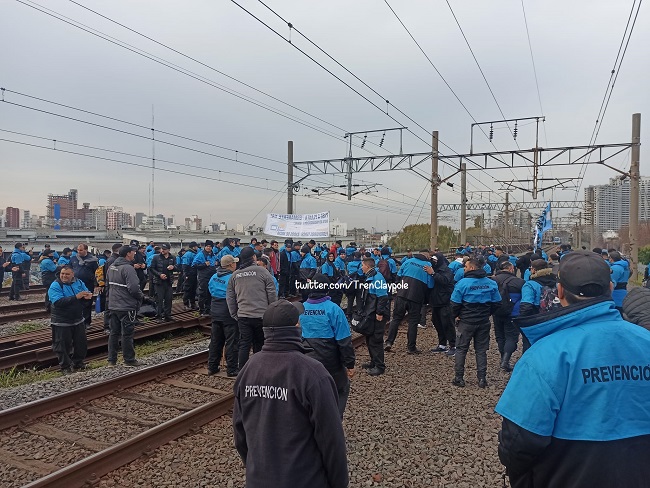 Servicios limitados del Roca por corte de vías en Avellaneda