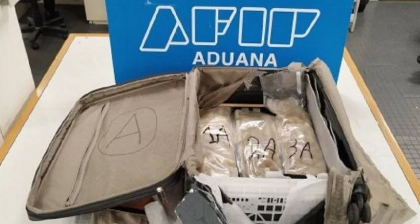 Cay&oacute; en Ezeiza un ucraniano que lleg&oacute; desde &Aacute;msterdam con una poderosa droga: multimillonario secuestro