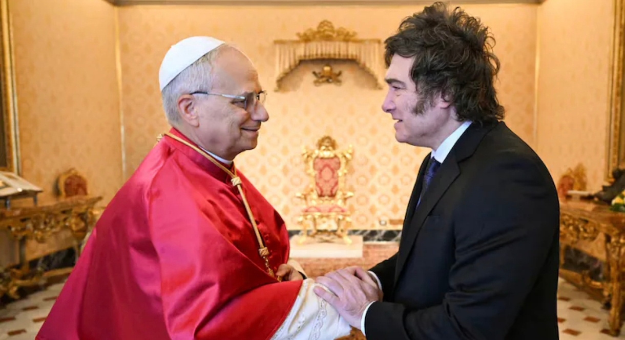 Javier Milei tuvo su primera reunión con el papa León XIV, quien le anunció que visitará la Argentina