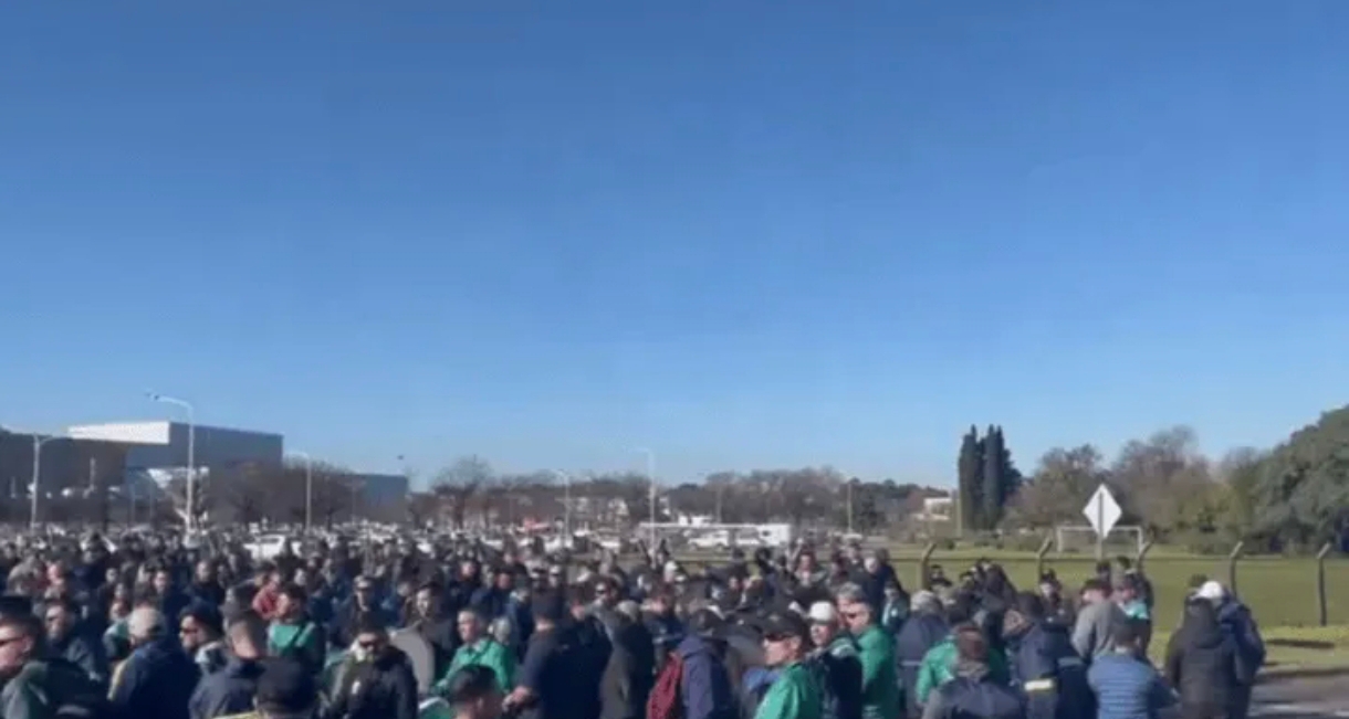 Sindicatos concentran en cuatro puntos de acceso al AMBA, a la espera del fallo de la Corte sobre Cristina