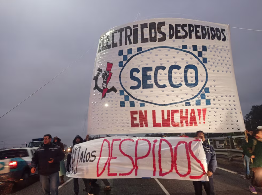Piquete en el Camino del Buen Ayre: trabajadores del sector energético reclaman por despidos