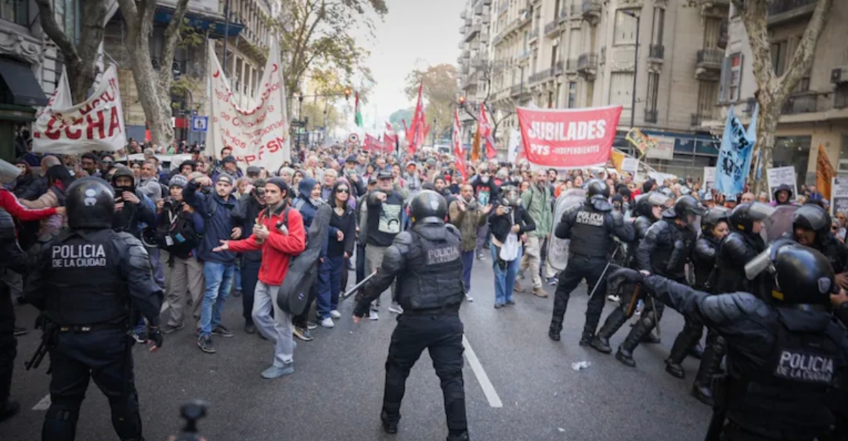 En un clima de tensión, el Gobierno activa el protocolo antipiquetes por la marcha del PJ en apoyo a CFK