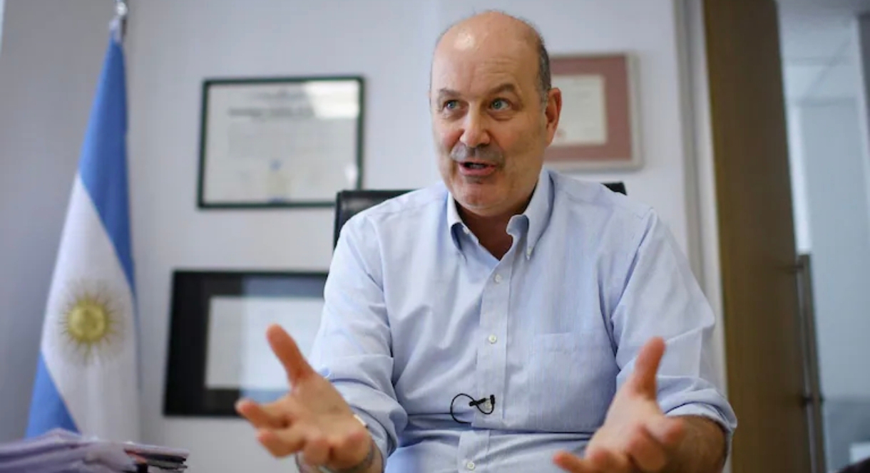 Sturzenegger dijo que habrá más ajuste y cruzó a los gobernadores: “El plan es motosierra en las provincias”
