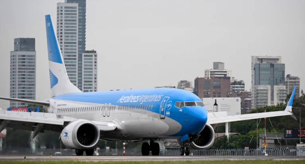 Los pilotos hacen hoy un paro que afectará a más de 6000 pasajeros de Aerolíneas Argentinas