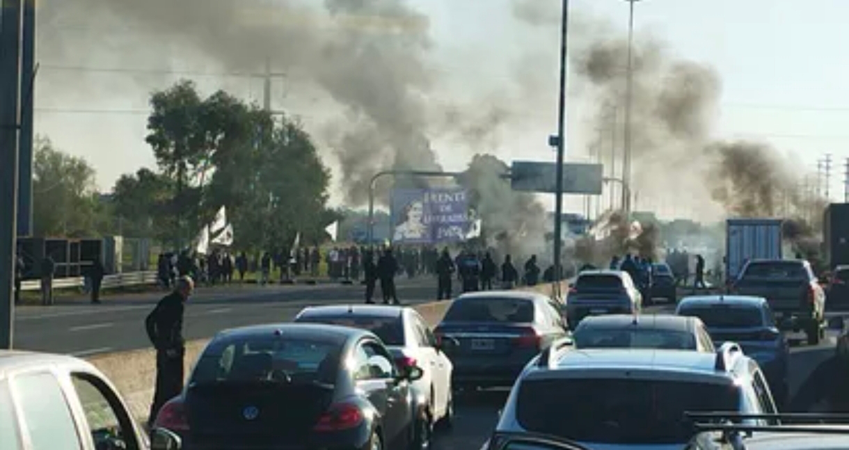 Cortes en la Autopista Ricchieri y otros accesos a CABA por la posible condena a Cristina