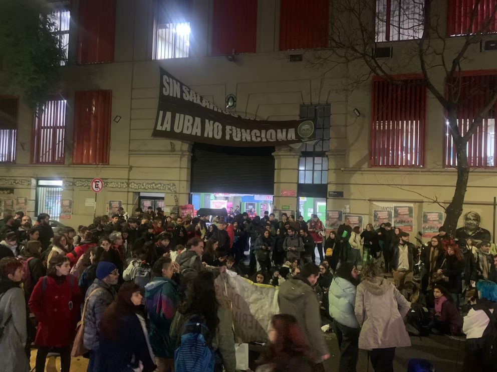 Toma en distintas facultades de la UBA en repudio a la condena a Cristina Kirchner