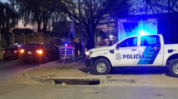 Un guardiacárcel retirado mató en un tiroteo al ladrón de 14 años que intentó robarle frente a su casa