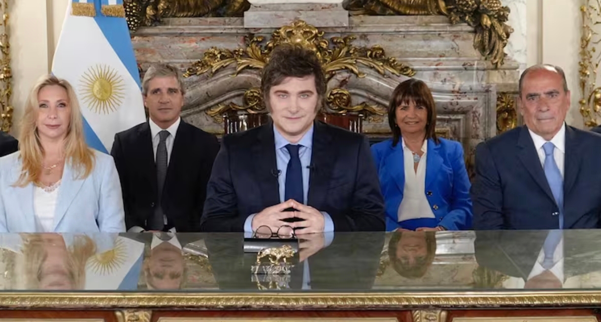 Por DNU, el Gobierno amplió el Presupuesto para salud, seguridad, el pago de subsidios y la deuda pública