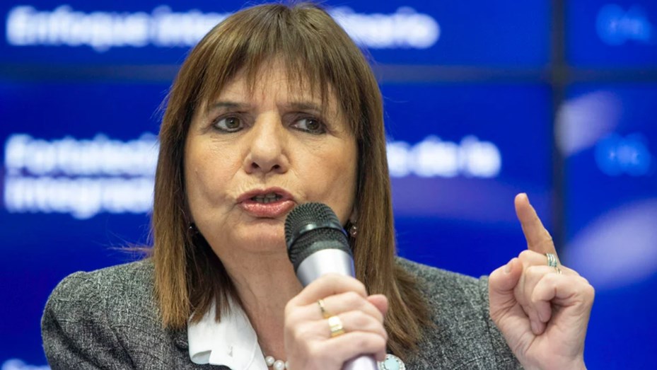 Patricia Bullrich investiga a un custodio de Cristina Kirchner por su conducta