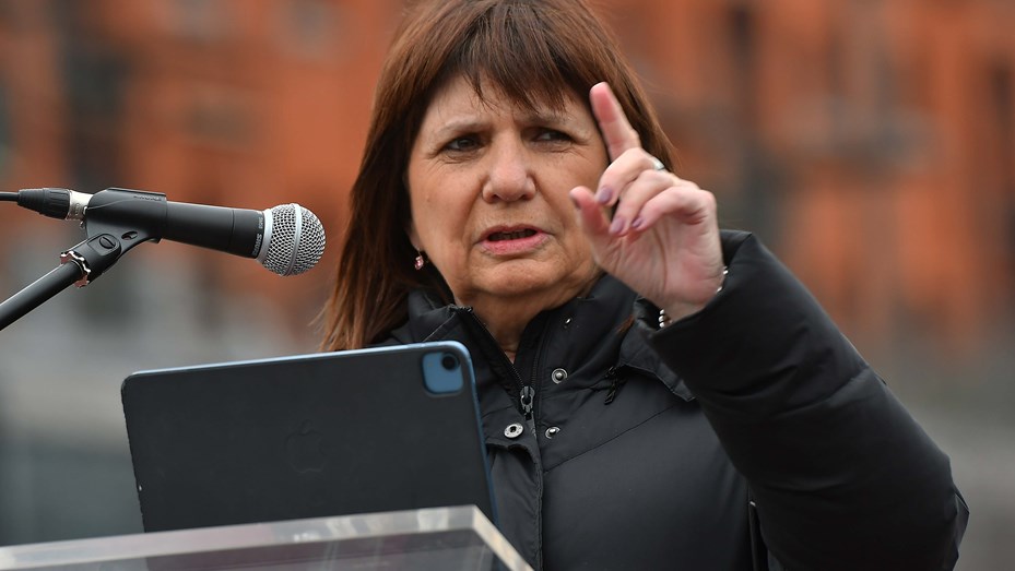 La furia de Bullrich por el crimen del policía: acusó a Kicillof de ser un “inútil prodelincuentes”