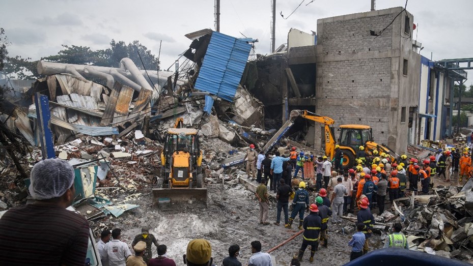 Una explosión en una fábrica química de India deja una saldo de 35 muertos