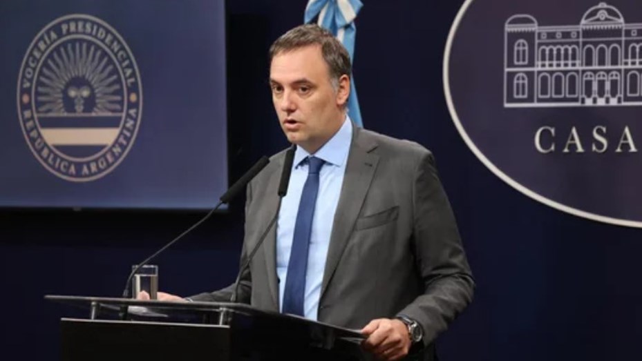 Adorni explicó cómo serán evaluados los médicos que vuelvan a rendir el examen de residencias