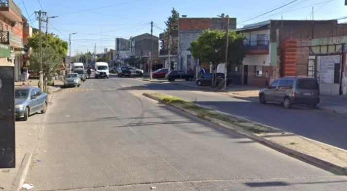 Un hombre y su hijo mataron a golpes al presunto ladrón que habría intentado asaltarlos: terminaron presos