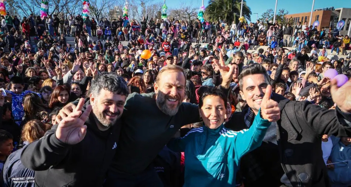 Mayra Mendoza y Facundo Tignanelli recorrieron Ezeiza junto a Gastón Granados